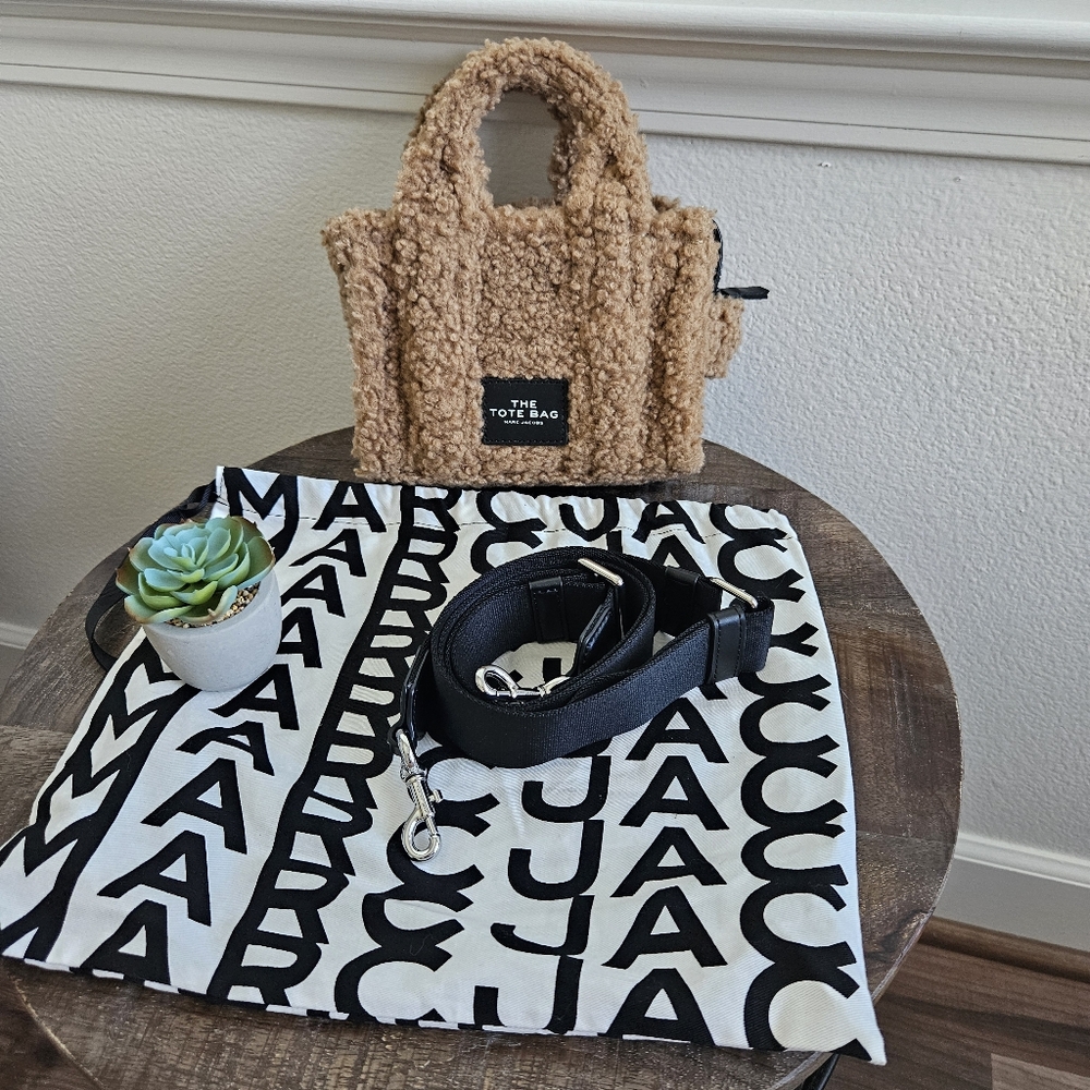 Brand New Marc Jacobs: The teddy Crosssbody Tote bag